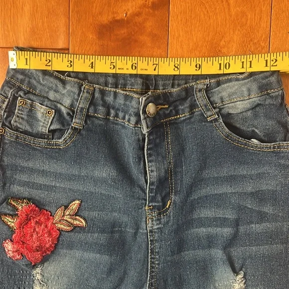 Embroidered Boutique Skinny, Distressed Medium Wash Jeans Size L Whimsigoth - Picture 7 of 9